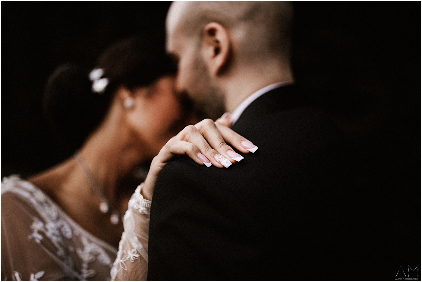 hand of the bride