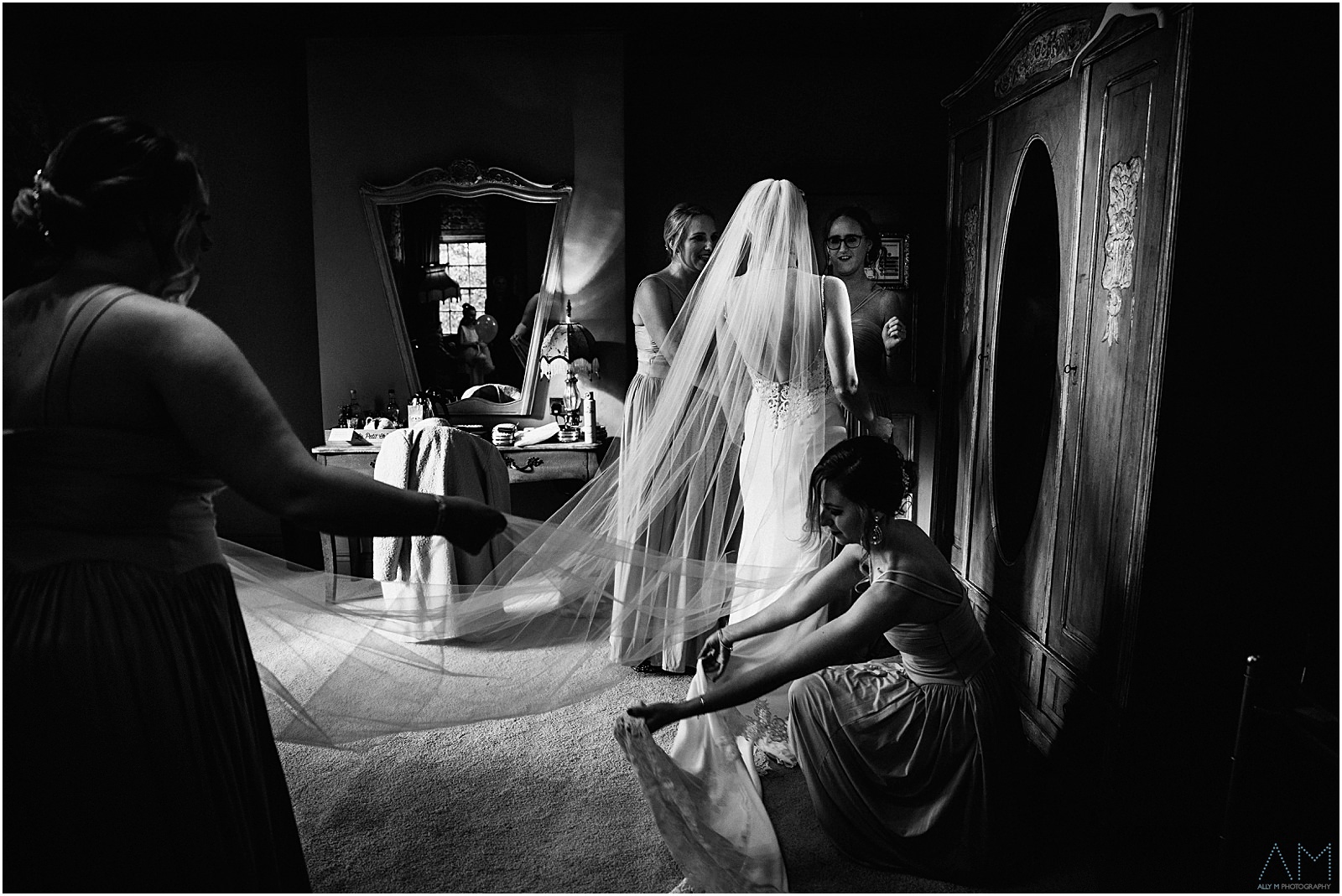 Le Petit Chateau bride.